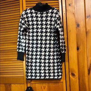 SO Black and White Houndstooth Long Sleeve Dress
